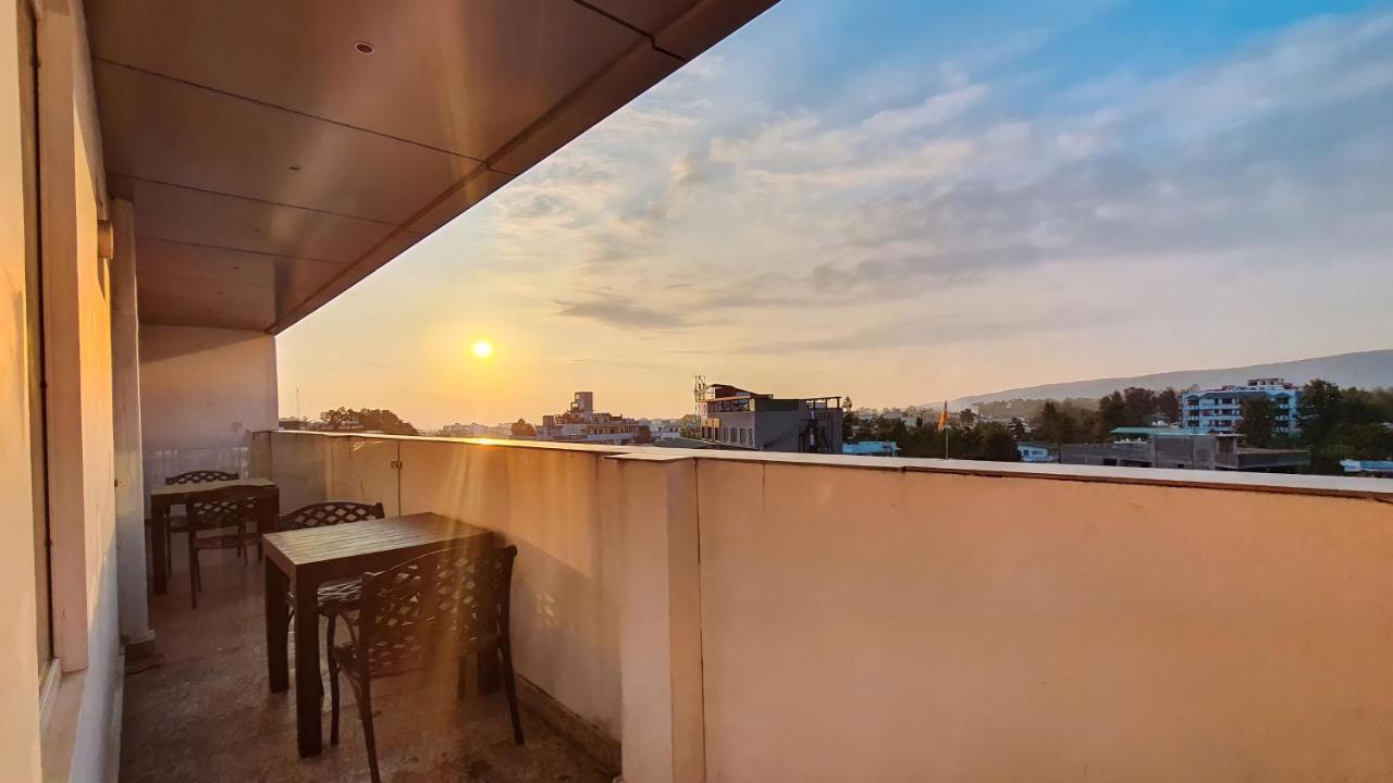 Aura Rooms Dehradun Zewnętrze zdjęcie