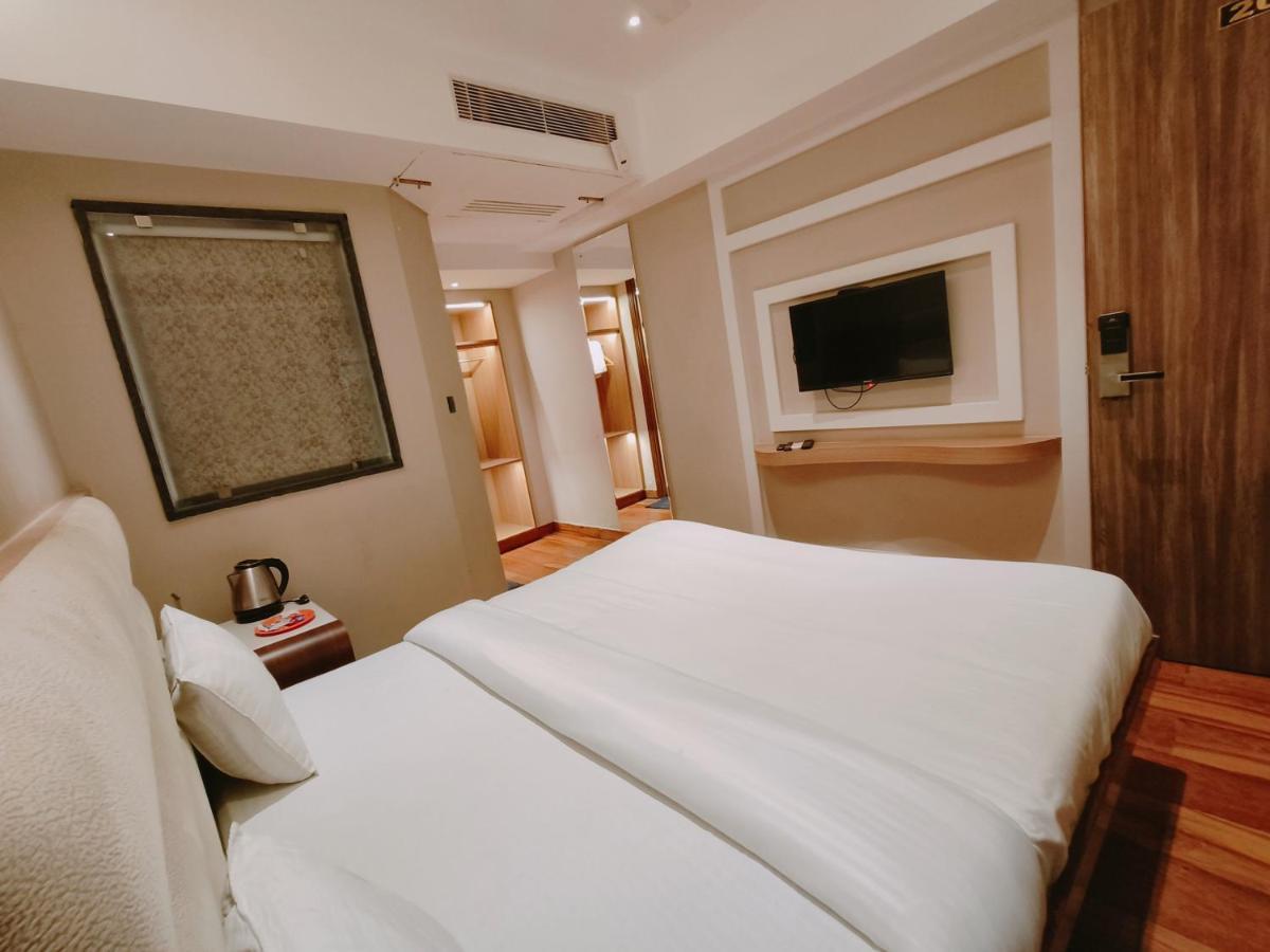 Aura Rooms Dehradun Zewnętrze zdjęcie